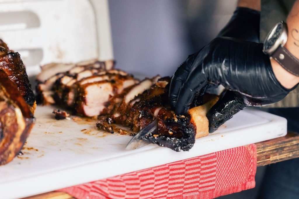 Vers warm gerookt buikspek op locatie