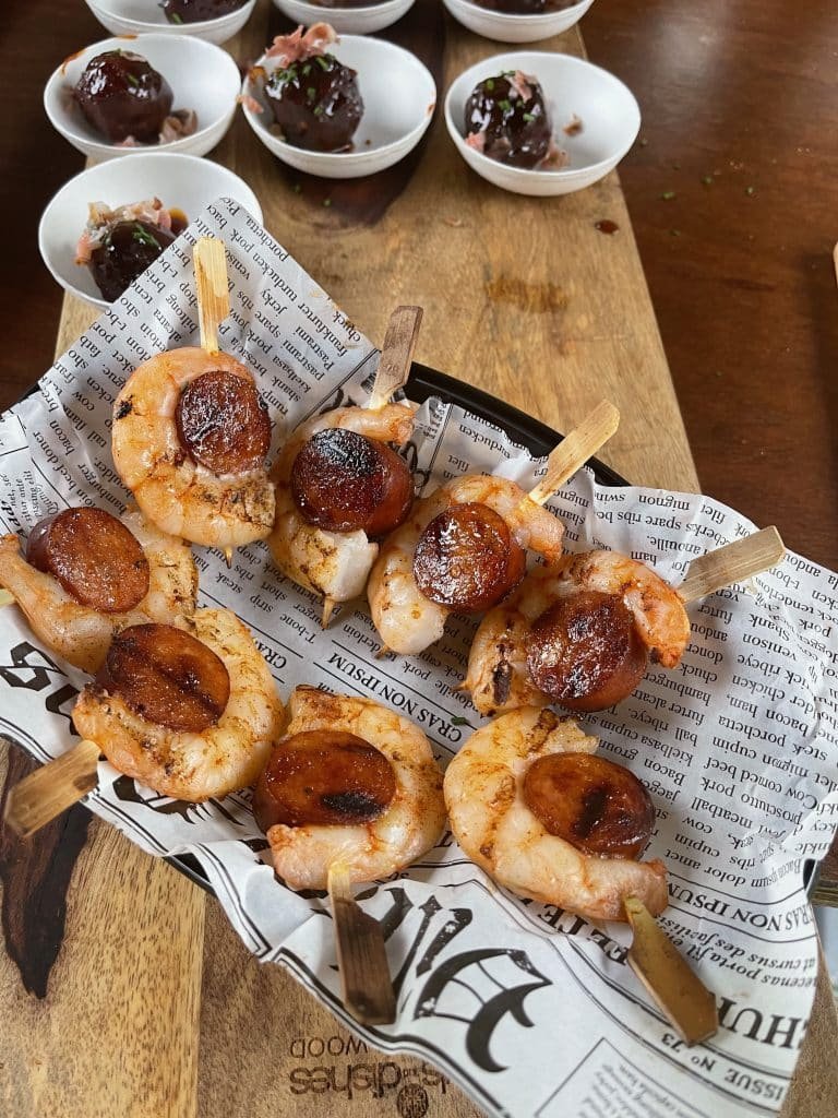 Walking dinner hapjes tijden een zakelijke opening van een nieuwe locatie