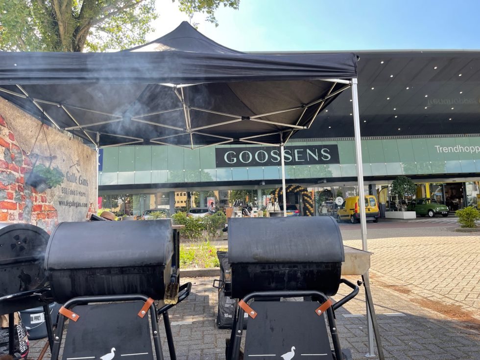 BBQ catering met kok op locatie tijdens bedrijfsfeest